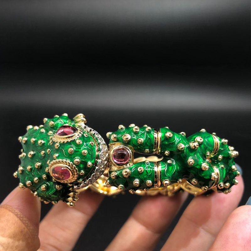 David Webb Green Enamel, Diamond And Ruby Platinum & 18K Yellow Gold Frog Bracelet 06722B